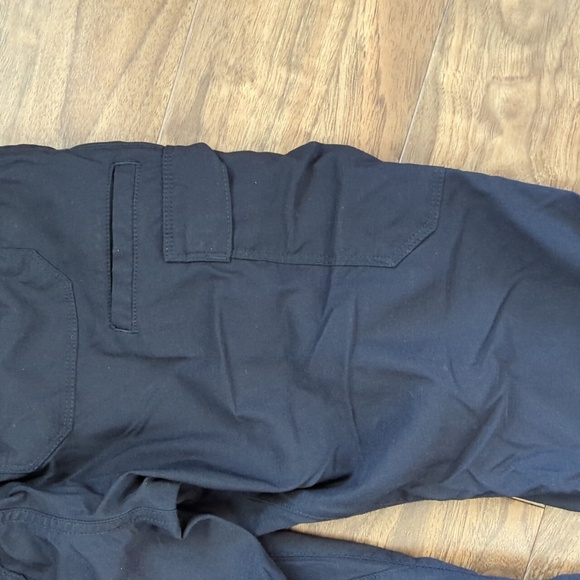 Duluth Trading Co Capri Pants - Picture 5 of 9